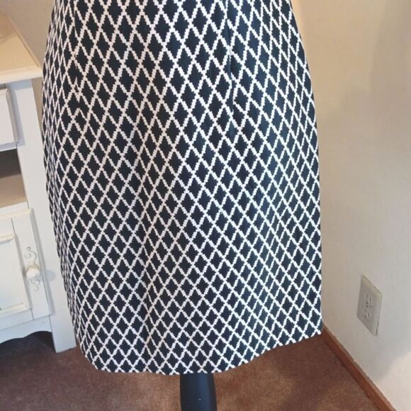 Banana Republic Sheath DressI - Picture 3 of 10